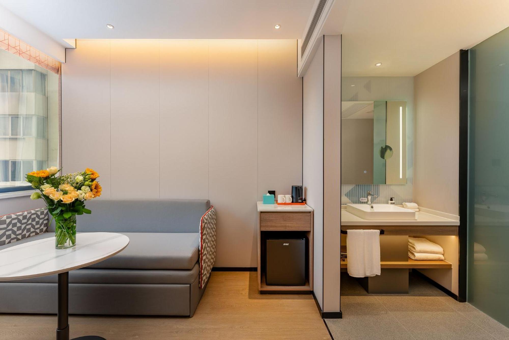 Holiday Inn Express Shanghai Jing'An Temple By Ihg Exteriör bild